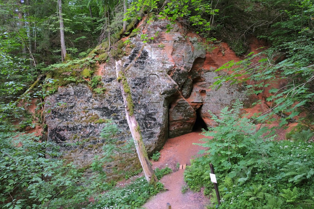 Raven's Ravine and Cave in Sigulda
