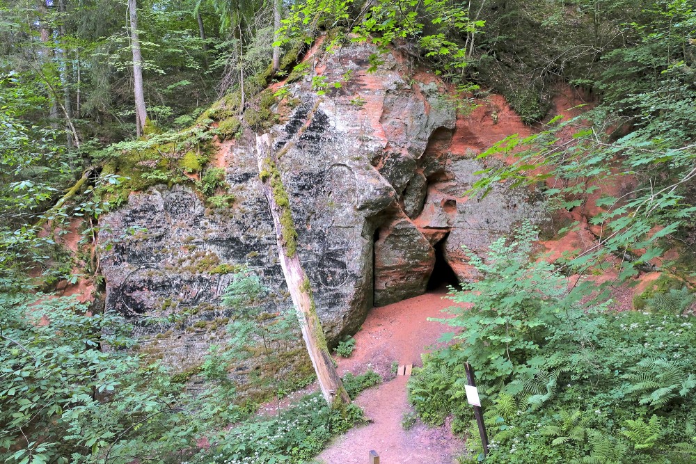 Raven's Ravine and Cave in Sigulda