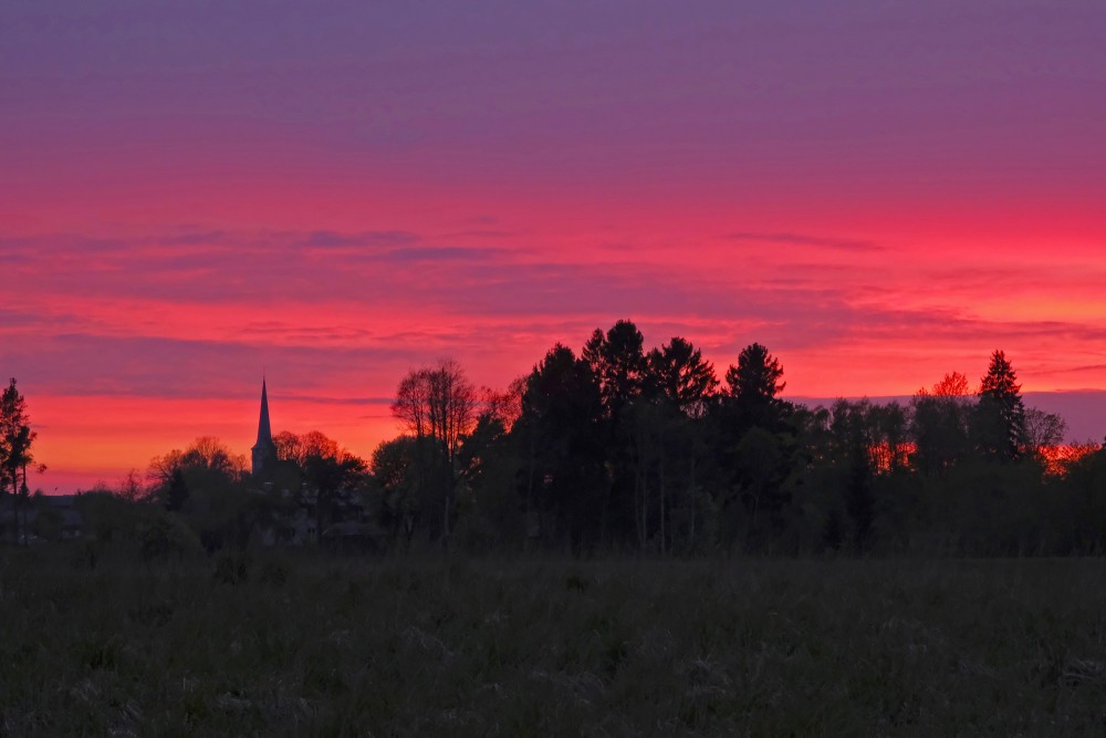 Ugāles saulrieta ainava, sarkanas debesis Ugāles saulrieta ainava, sarkanas debesis