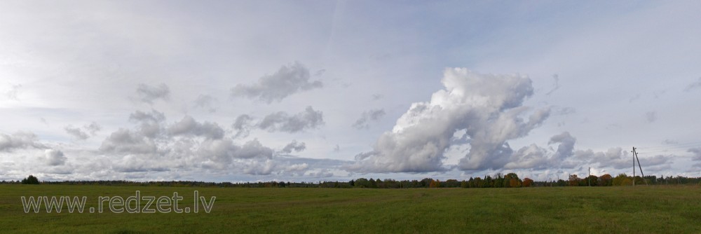 Mākoņu panorāma