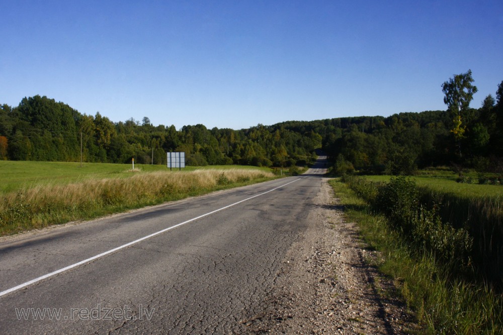 Lauku ainava ar ceļu