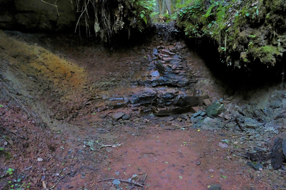 Zārtapu ūdenskritums vasarā bez ūdens