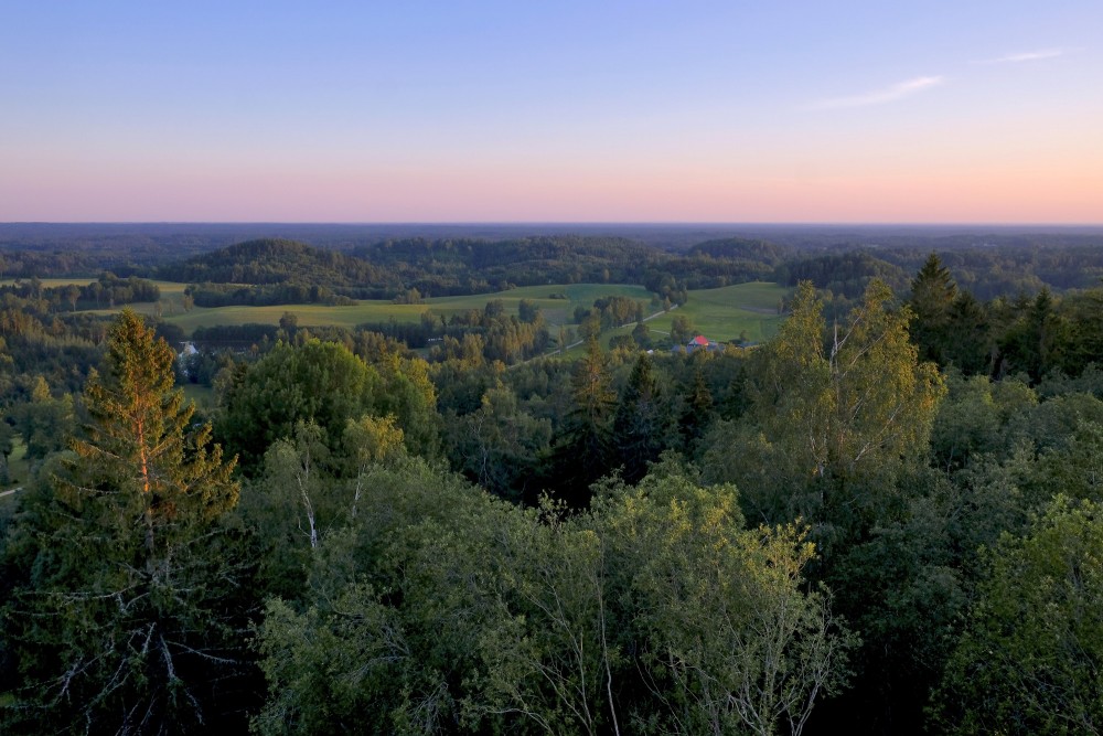 Skats no Dēliņkalna skatu torņa