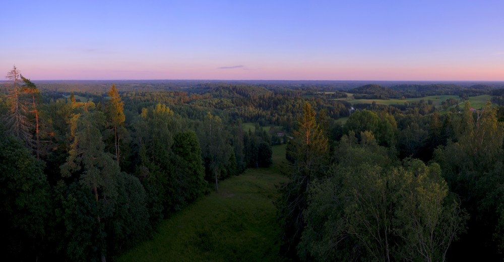 Panorāmas skats no Dēliņkalna skatu torņa