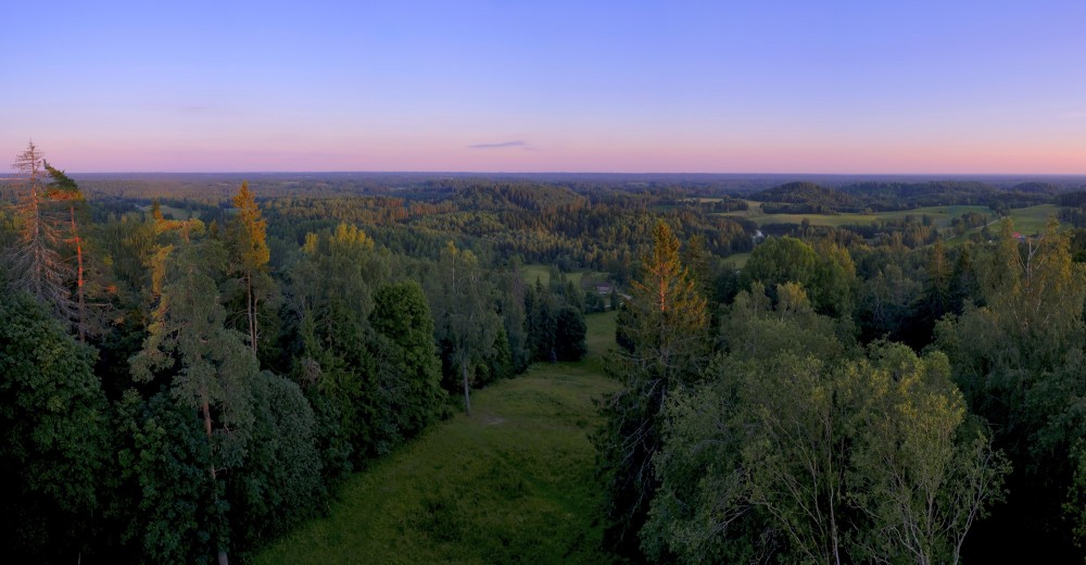 Panorāmas skats no Dēliņkalna skatu torņa