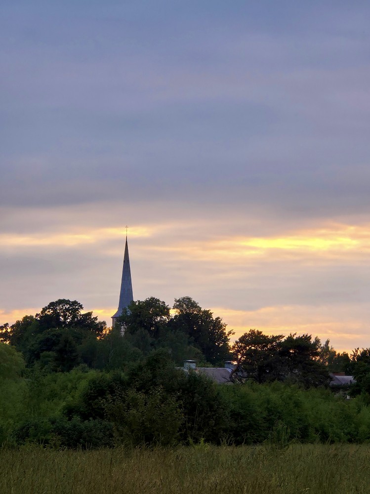 Ugāles vakara ainava