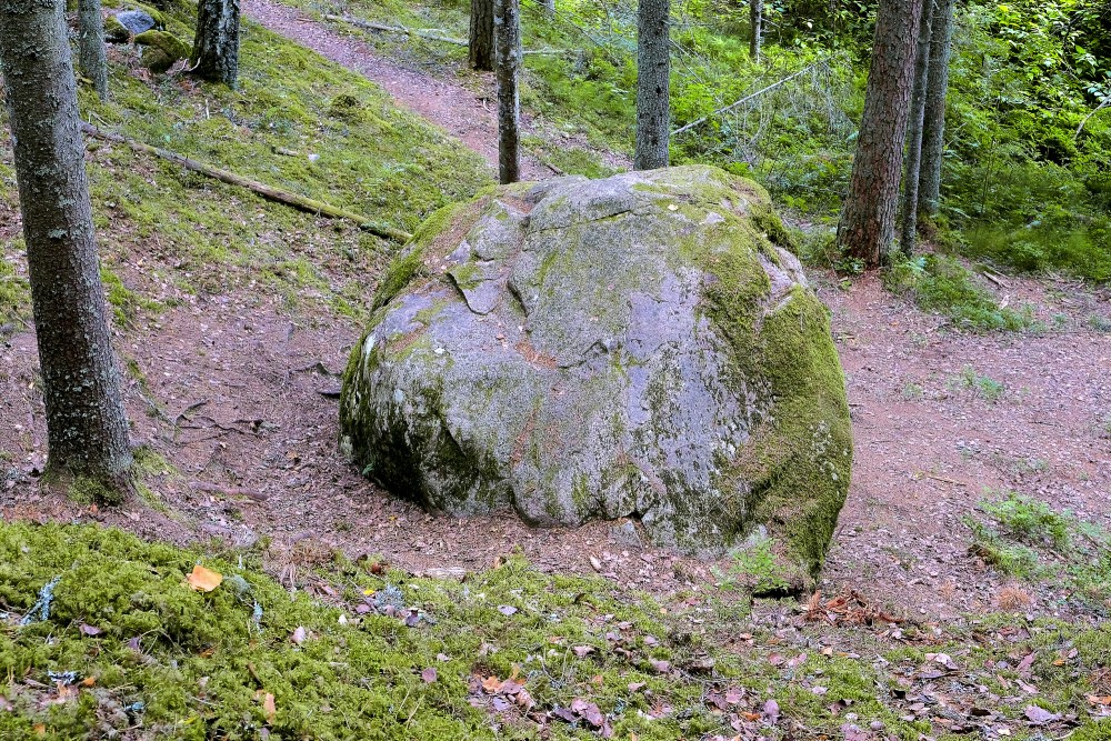 Dzelzāmura Svētakmens