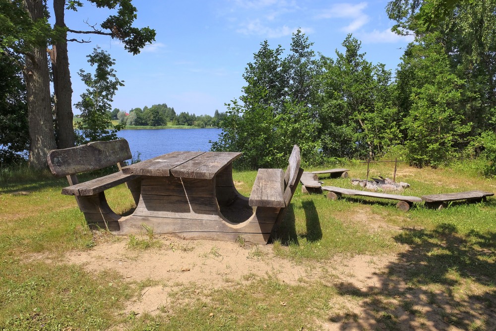 Atpūtas vieta Dziļezera - Riebezera dabas takā