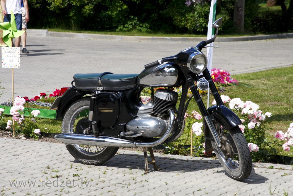 Motocikls Jawa 250