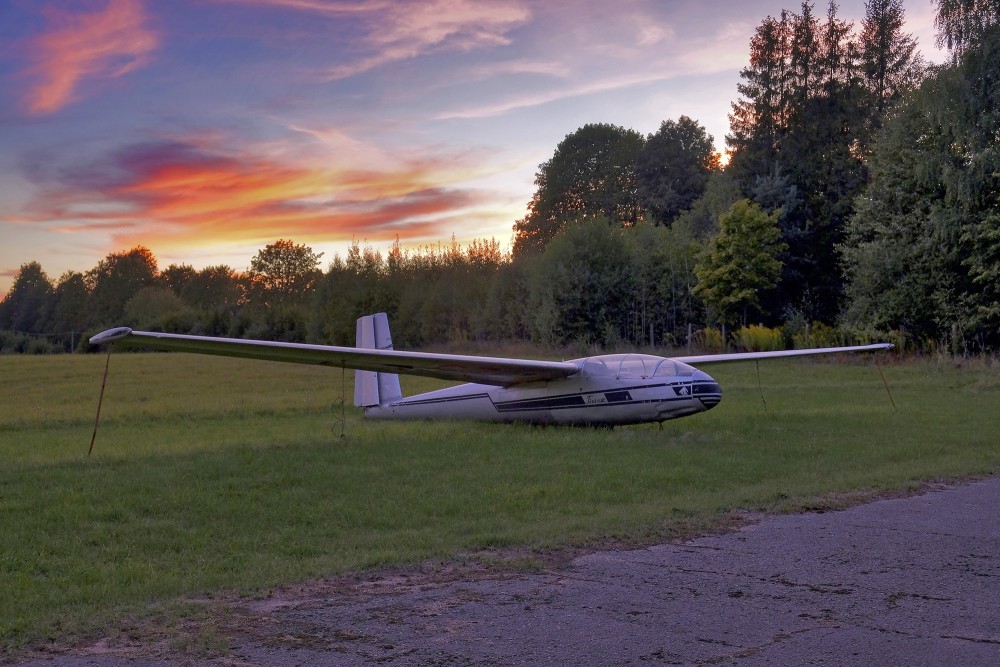 Vakara ainava ar planieri