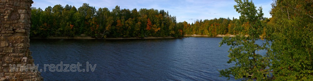 Pērses panorāma pie Kokneses pilsdrupām 