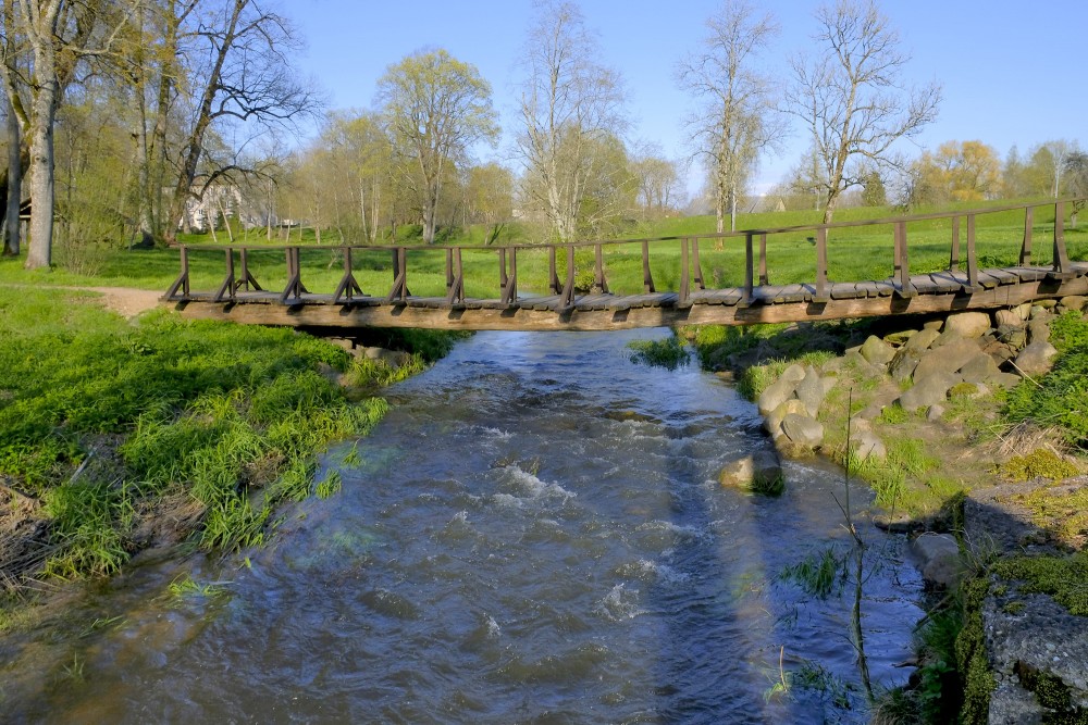 Gājēju tilts pār Virgas upi Priekulē