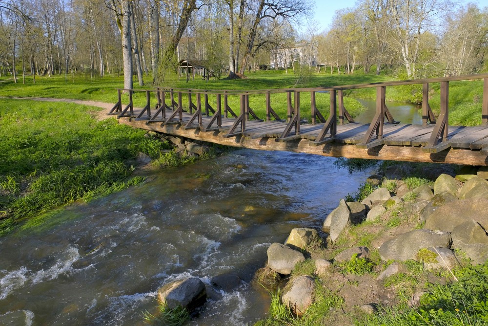 Gājēju tilts pār Virgas upi Priekulē