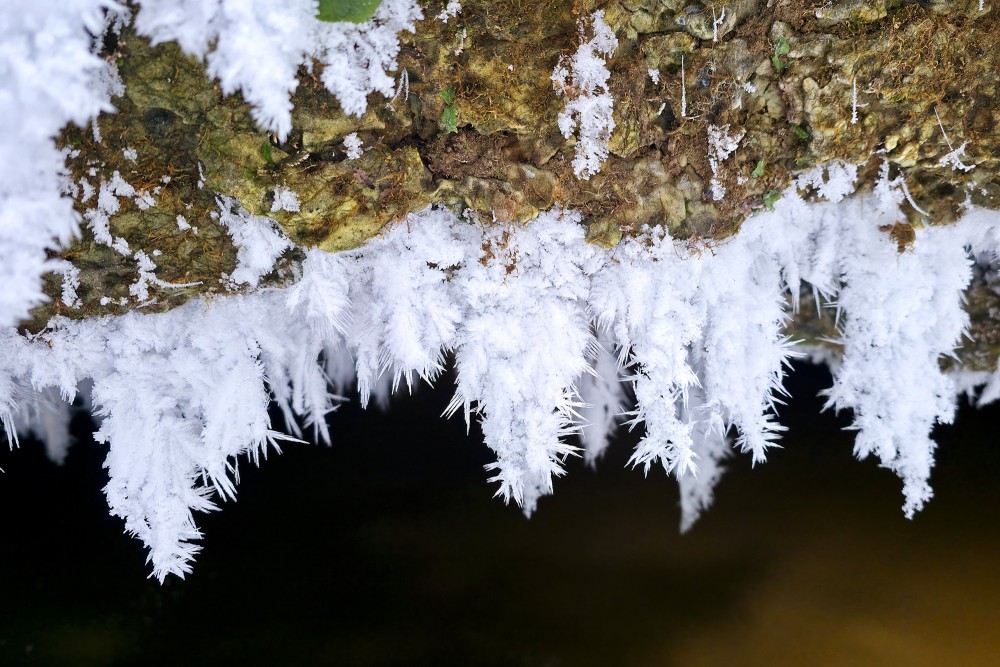 Frost formations along the edge of the Oļupīte waterfall