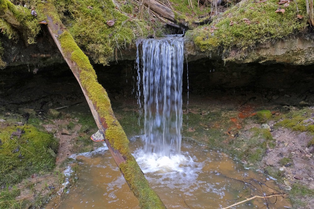 Trejrumbina lower waterfall