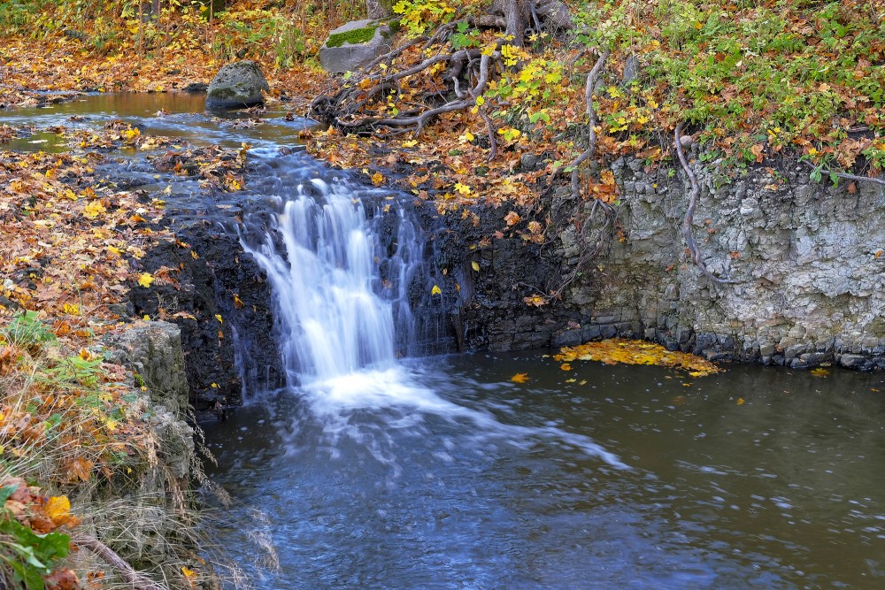 Īvandes augšējais ūdenskritums rudenī