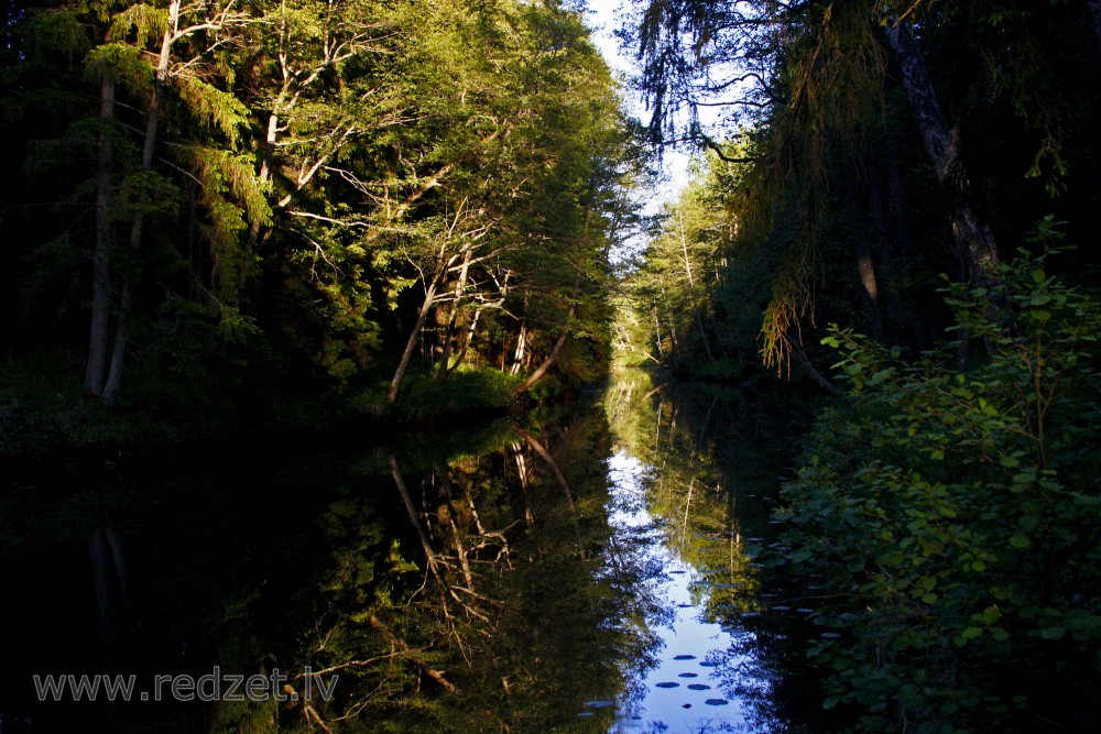 Rojas upe netālu pirms ietekas jūrā