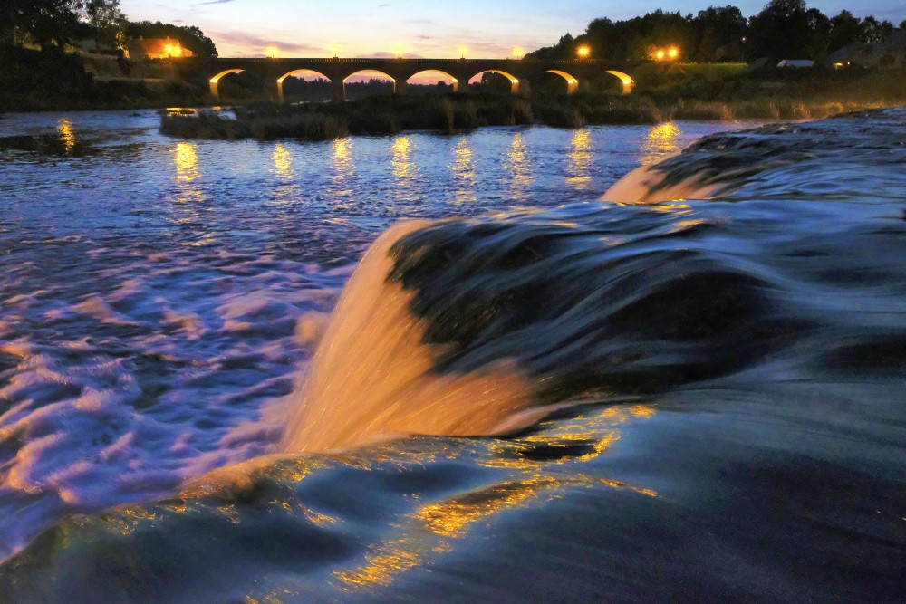 Kuldīgas ķieģeļu tilts un Ventas rumba naktī