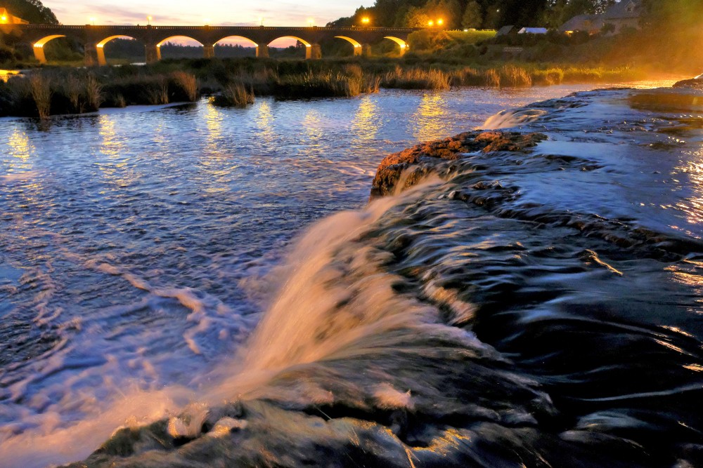 Kuldīgas ķieģeļu tilts un Ventas rumba naktī