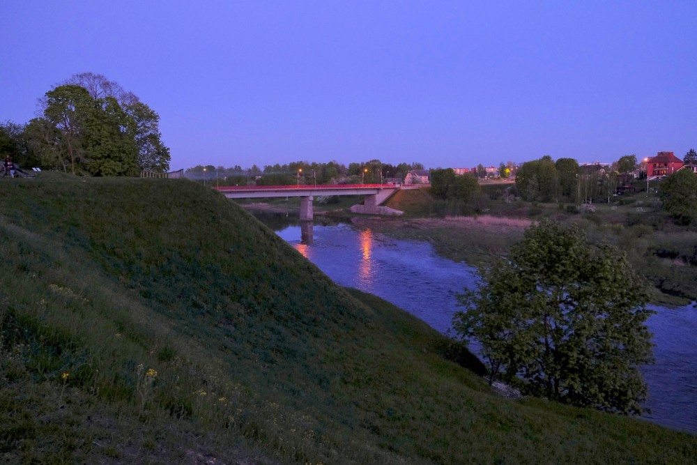 Mūsa pie Bauskas naktī