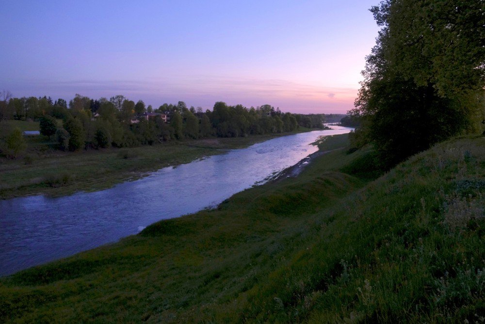 Mūsa pie Bauskas naktī