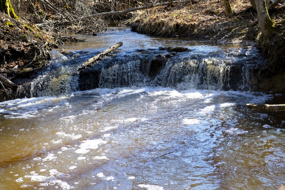 Jaunvilki Waterfall (Pilsupe Waterfall)