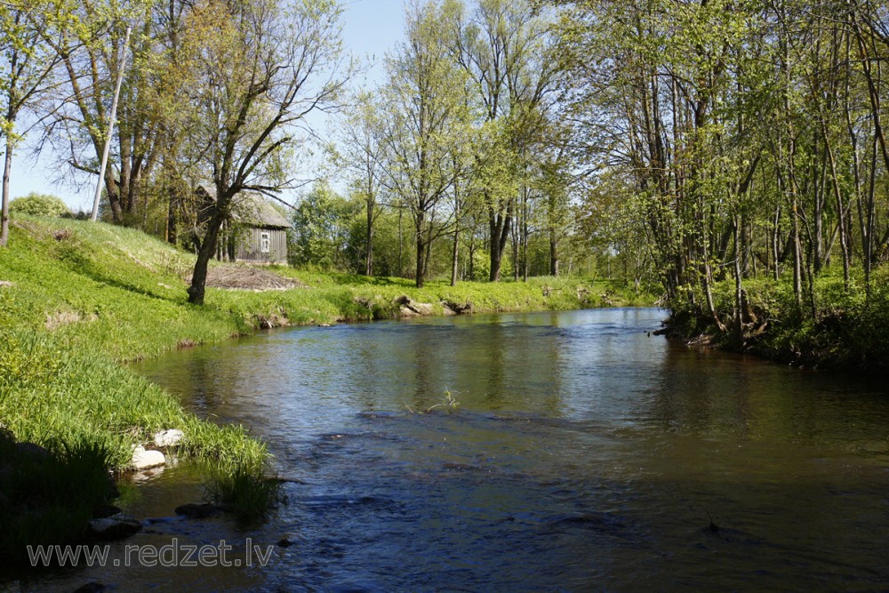 Mazā Jugla Suntažos