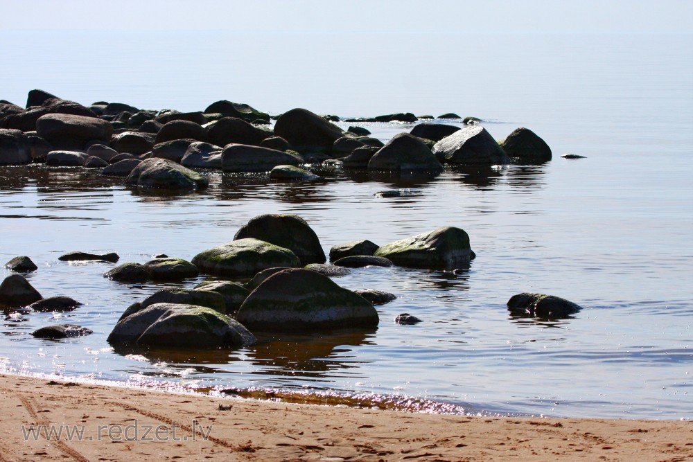 Akmeņainā jūrmala