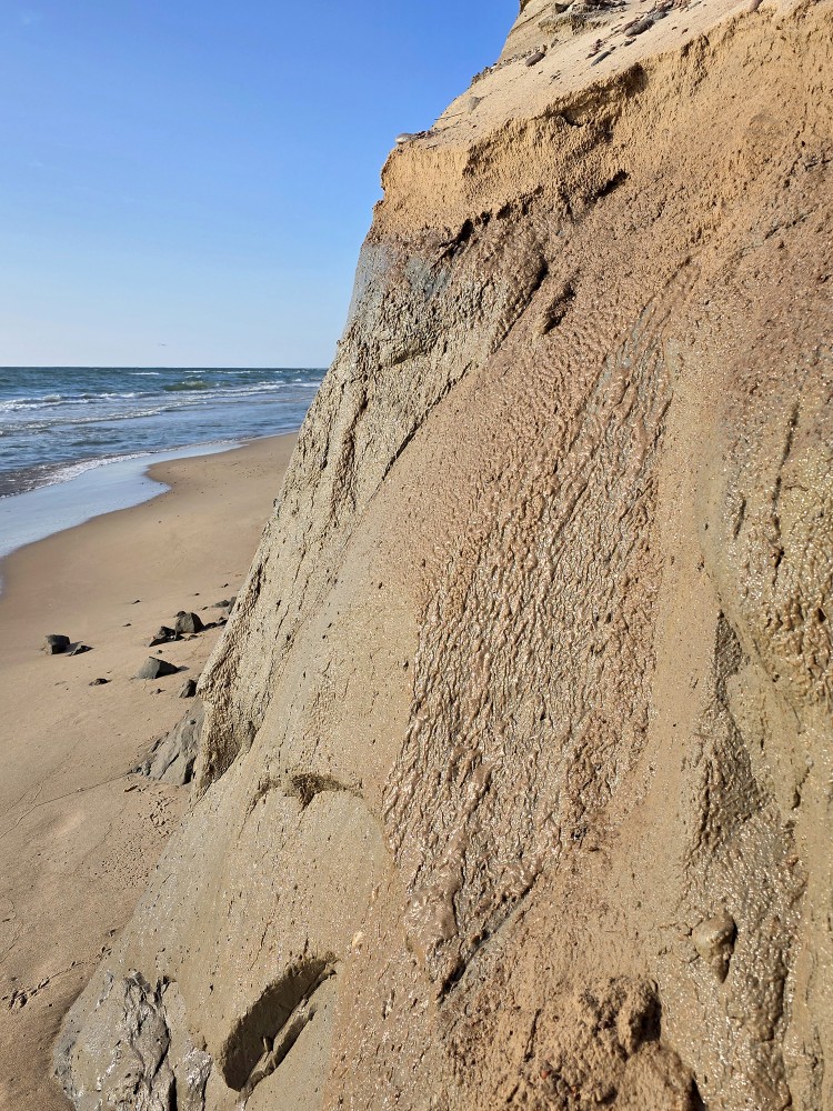 Māla slānis stāvkrastā