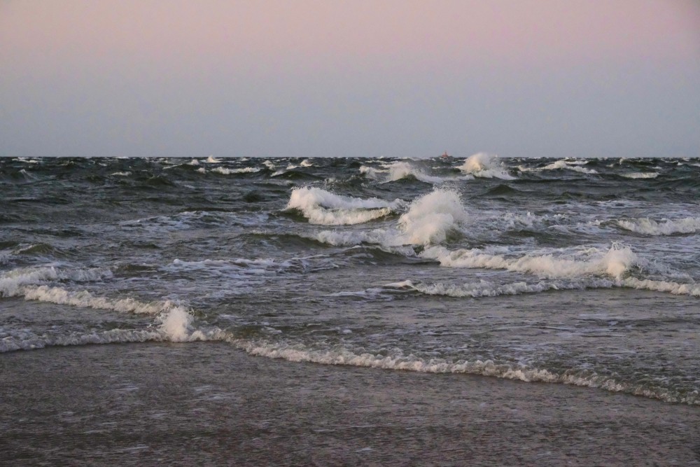 Viļņaina jūra pie Kolkasraga