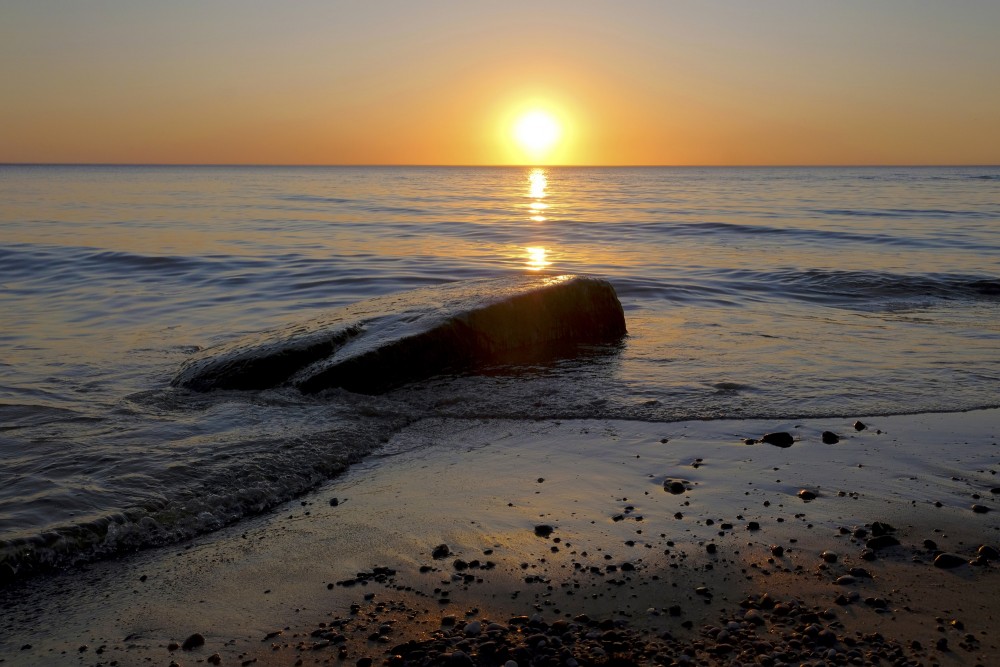 Saulriets Baltijas jūrā, akmens jūrā