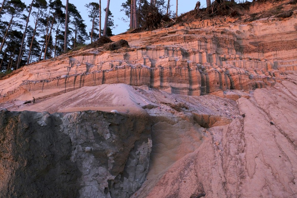 Dažādi grunts slāņi Staldzenes stāvkrastā