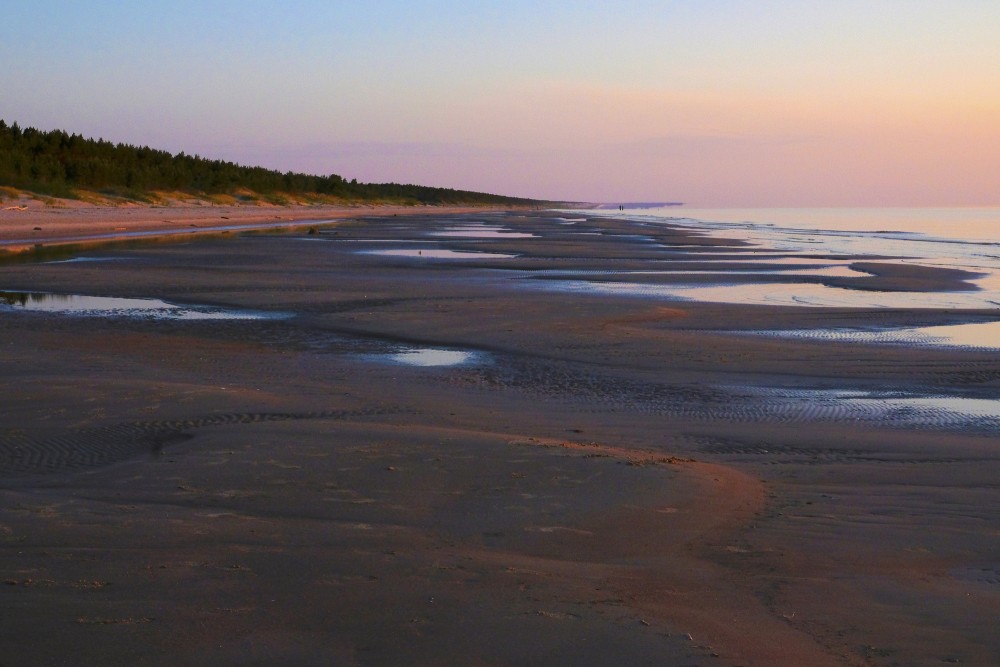 Mazirbes jūrmala vasarā kad ūdens atkāpies