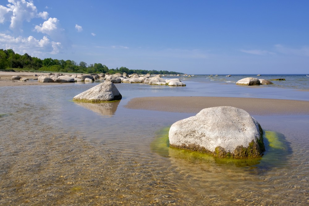 The rocky coastline of Kaltene