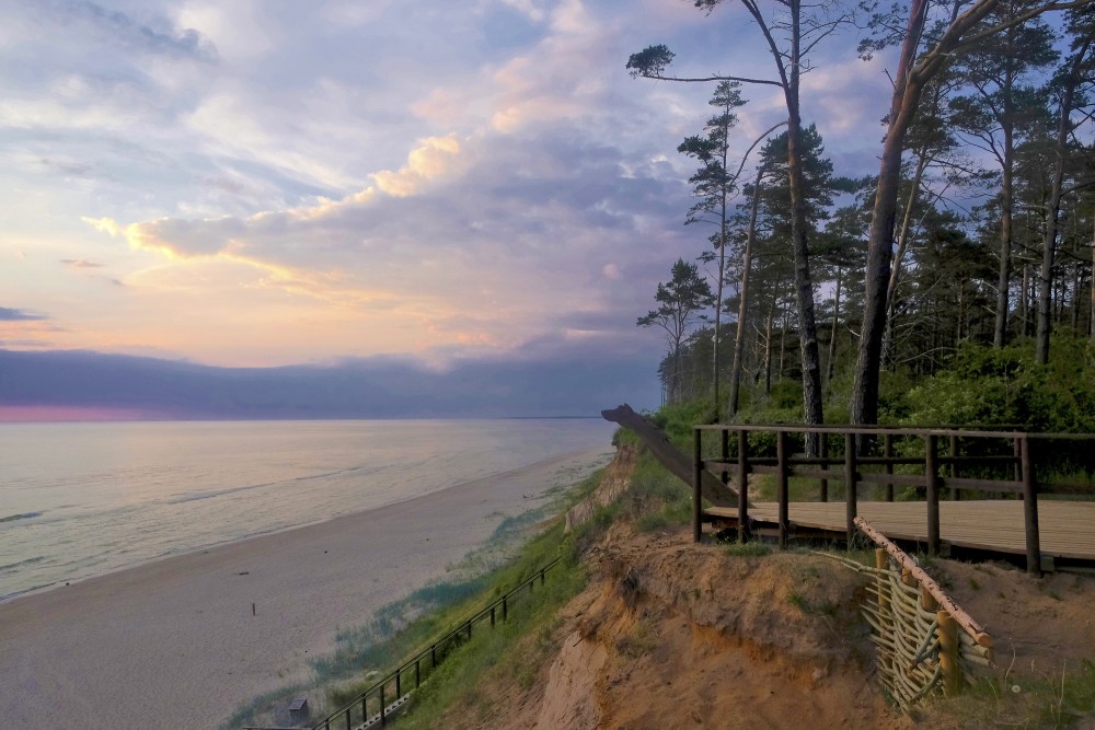 Jūrkalknes stāvkrasts saulrietā Jūrkalknes stāvkrasts saulrietā