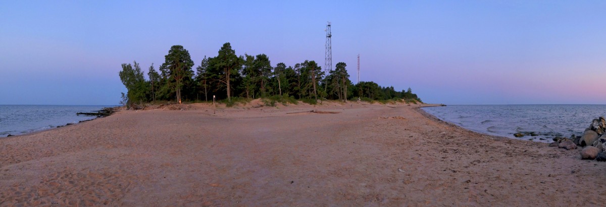 Pa labi Baltijas jūra, pa kreisi Rīgas jūras līcis Pa labi Baltijas jūra, pa kreisi Rīgas jūras līcis