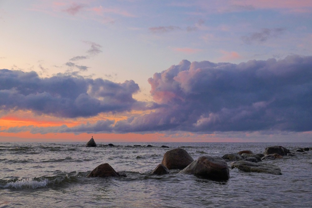 Skaistas debesis Mērsraga jūrmalā