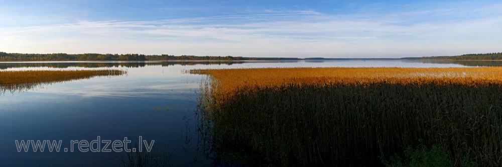 Usmas ezera panorāma pie Amjūdzes