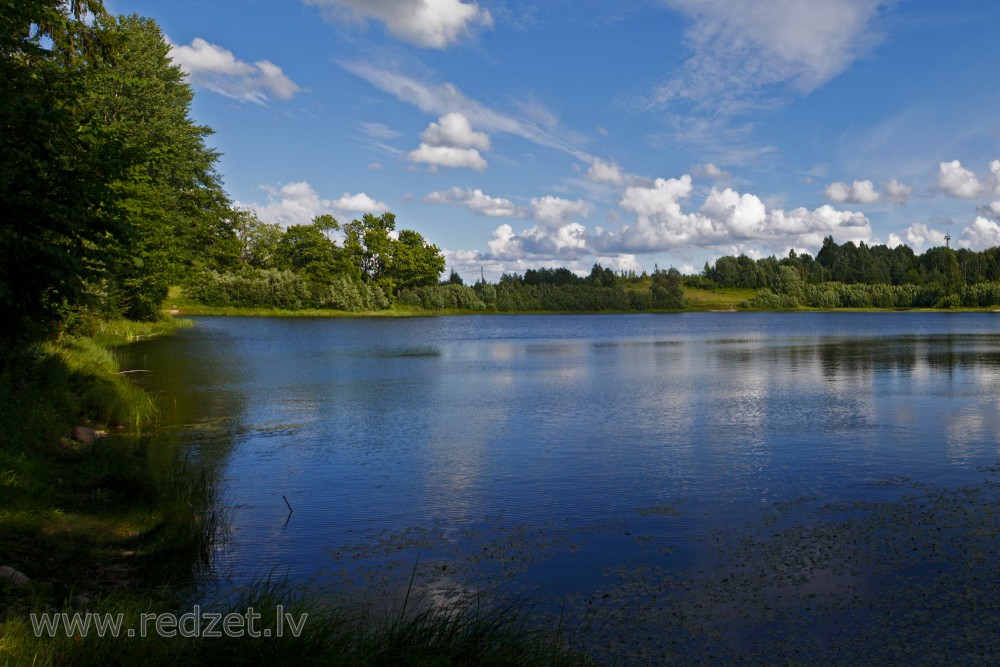 Lejaslabiņu ezers