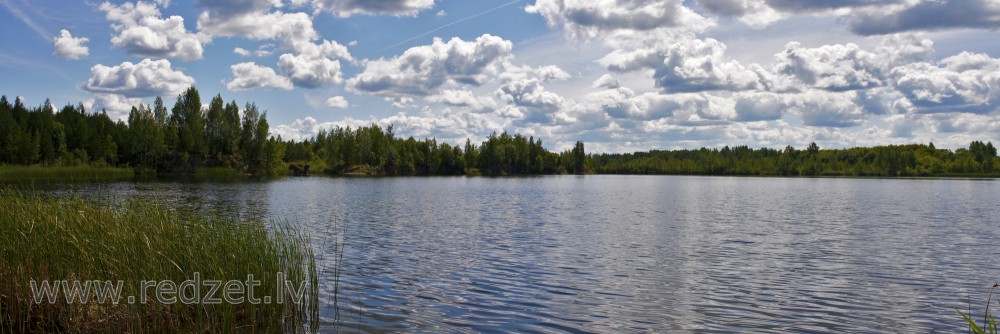 Rīteru karjera ūdenskrātuves panorāma