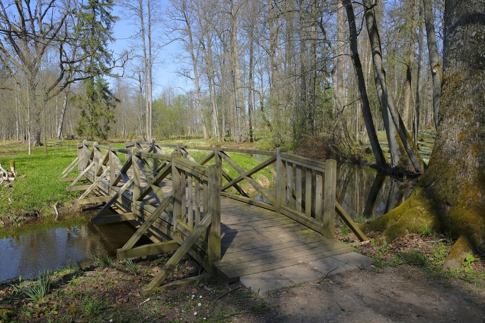 Tiltiņš Remtes muižas parkā