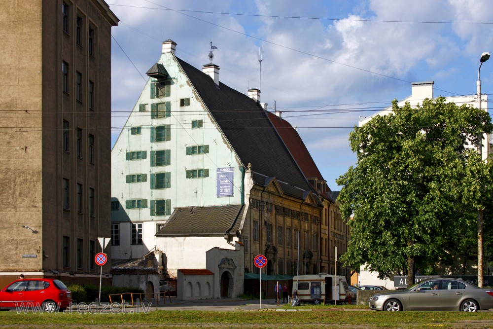 Dannenšterna nams (Mārstaļu iela 21)