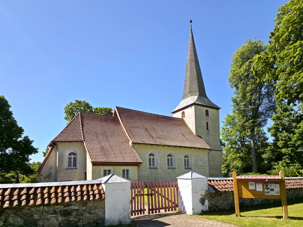 Apriķu luterāņu baznīca