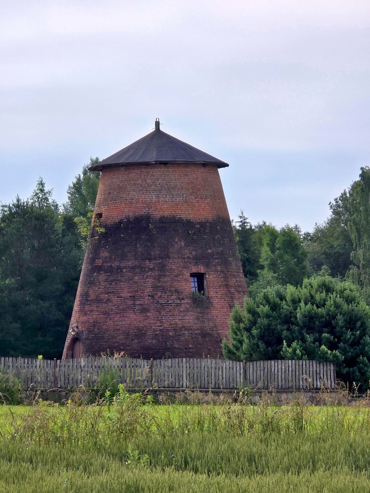 Kāravu vējdzirnavas