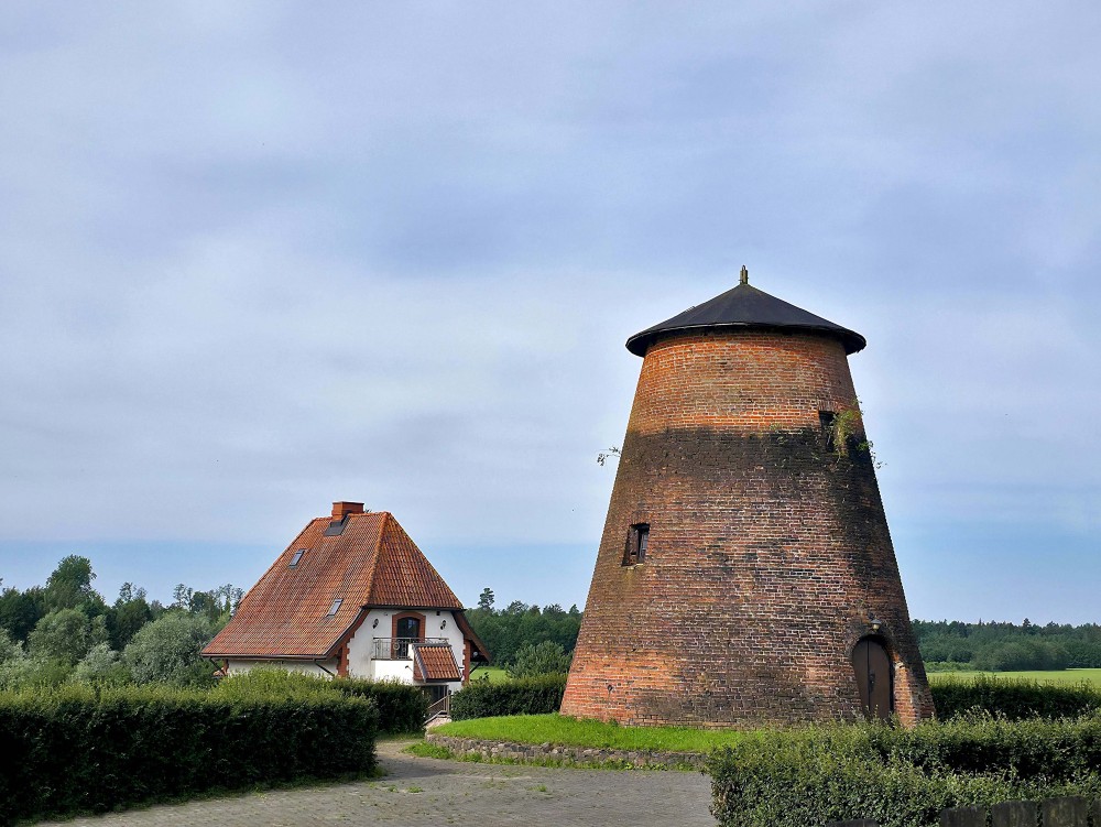 Kāravu vējdzirnavas (Strazdu vējdzirnavas)