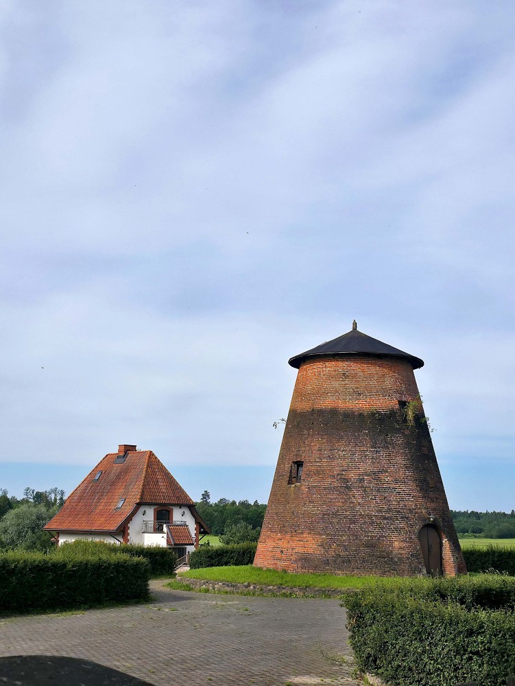 Kāravu vējdzirnavas