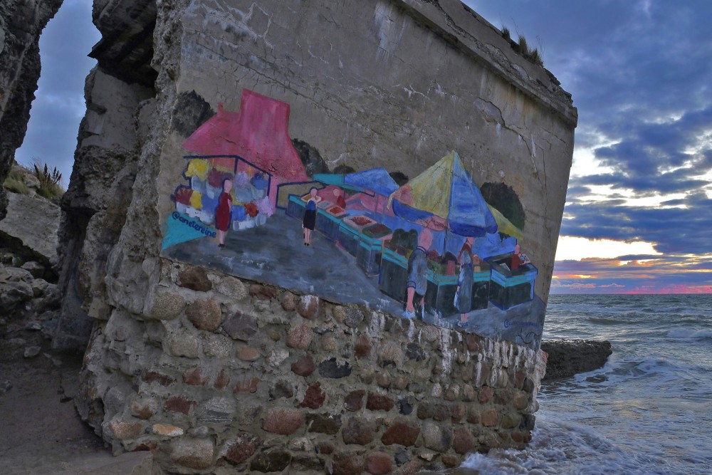 Grafiti uz ziemeļu fortu drupām (Liepāja)