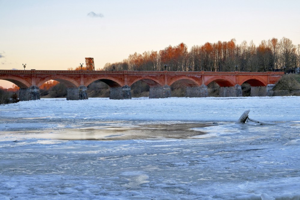 Kuldīgas ķieģeļu tilts ziemā