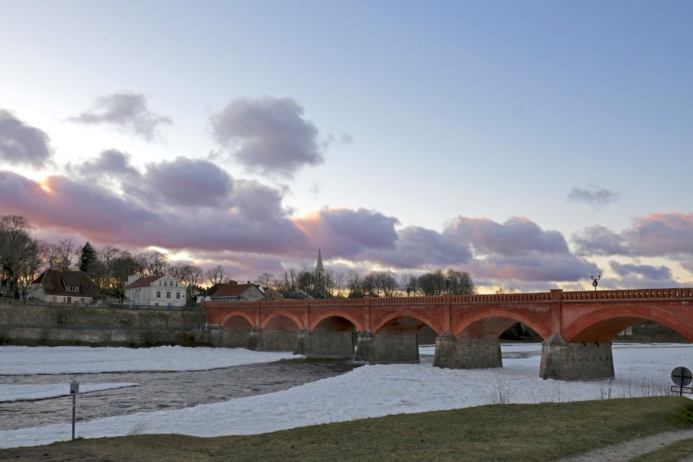 Kuldīgas ķieģeļu tilts ziemā