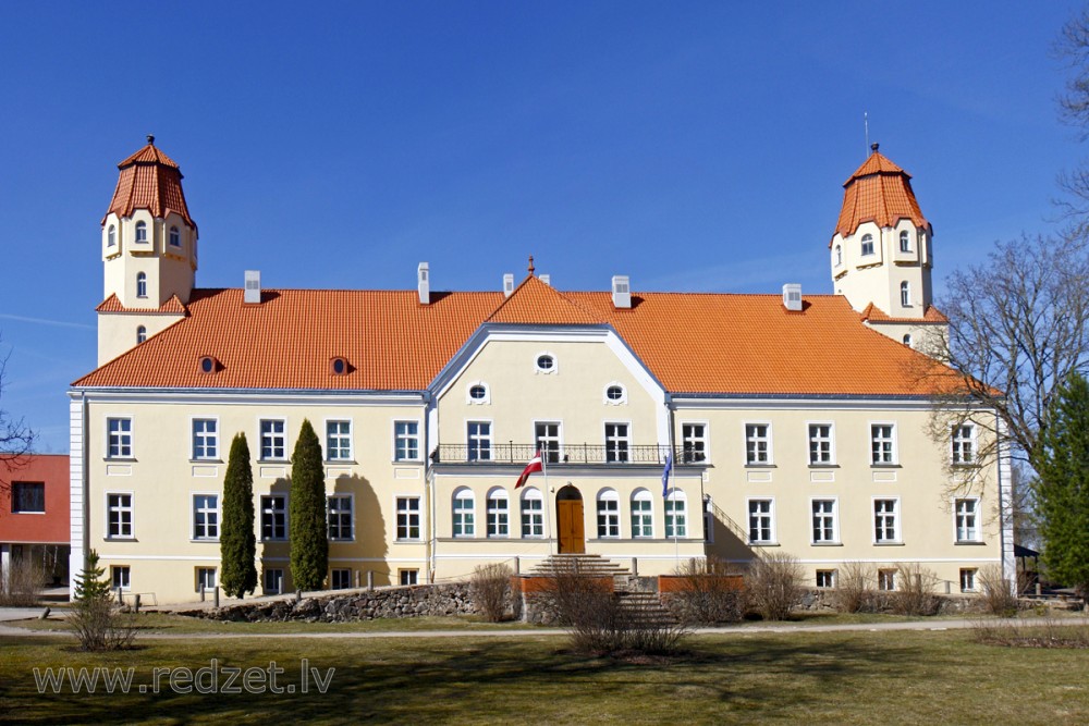 Suntažu muižas pils un muzejs